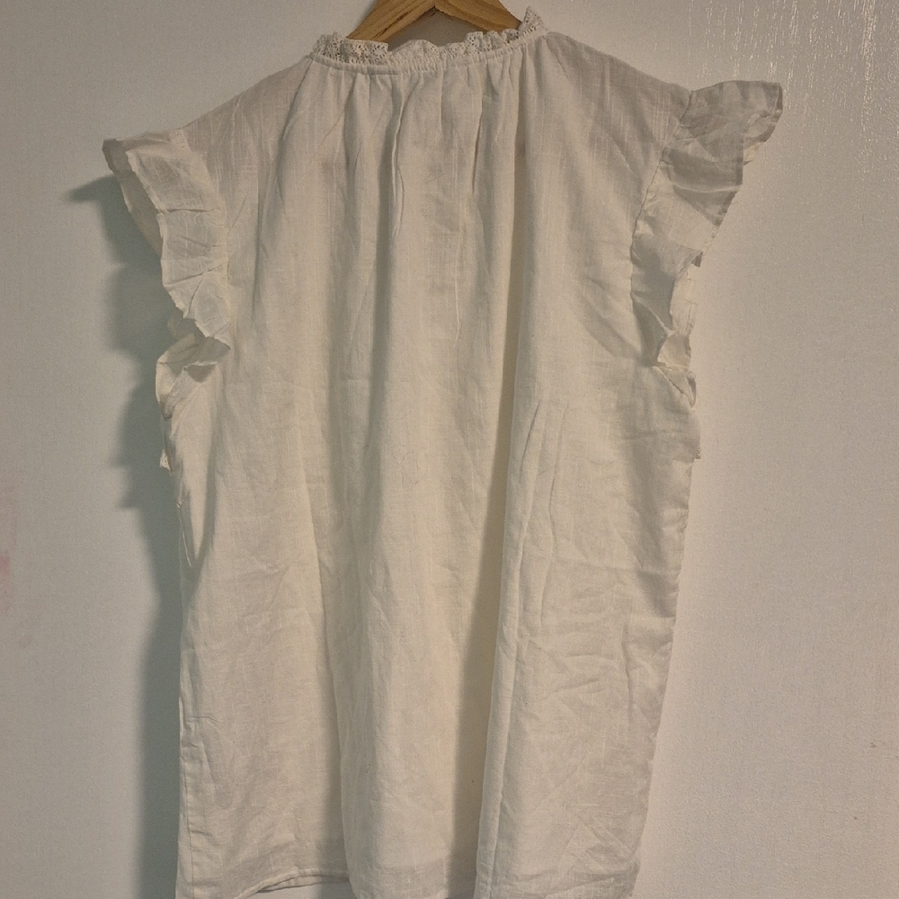 Chic White Ruffled Blouse - Picture 3 of 5